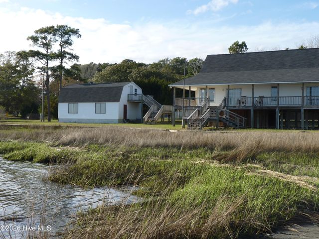 210 Shore Road, Newport, NC 28570