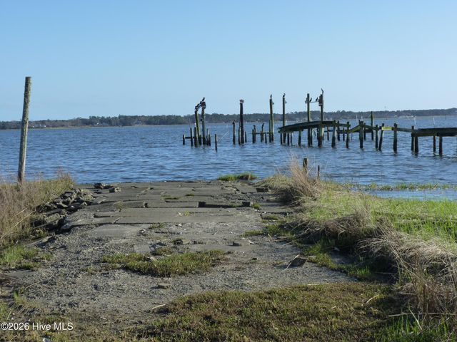 210 Shore Road, Newport, NC 28570