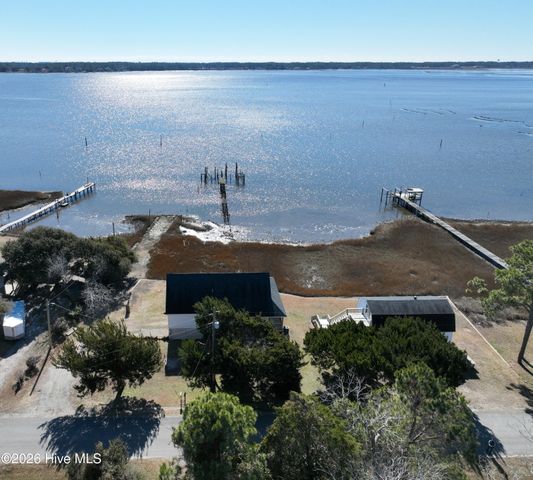 210 Shore Road, Newport, NC 28570