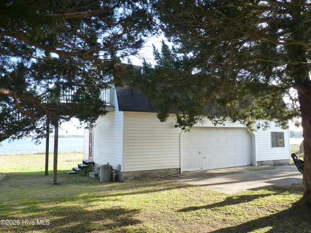 210 Shore Road, Newport, NC 28570