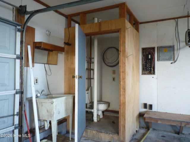 210 Shore Road, Newport, NC 28570