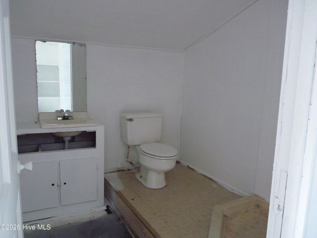 210 Shore Road, Newport, NC 28570