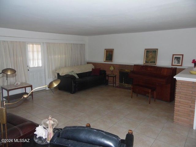 826 N Irving Circle, Tucson, AZ 85711