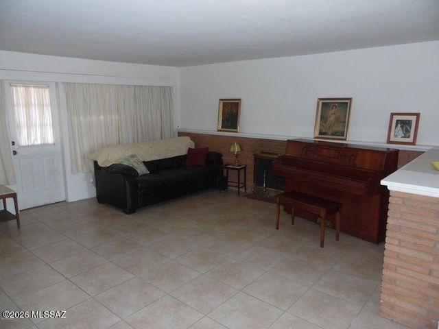 826 N Irving Circle, Tucson, AZ 85711