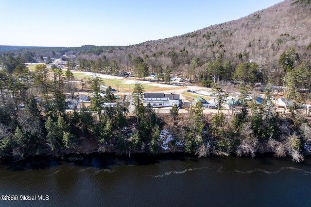 13 Park Avenue, Hadley, NY 12835