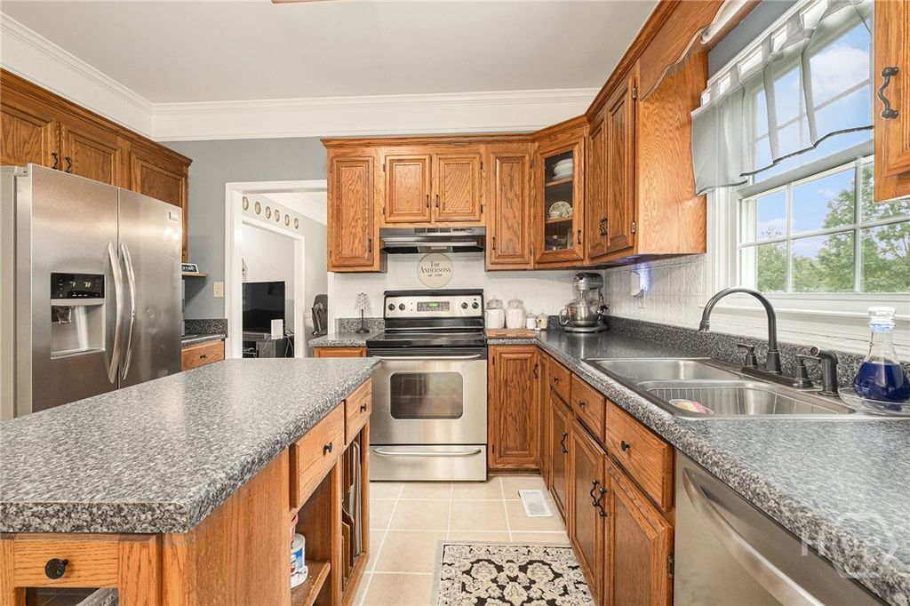 Image 9 of property listing at 118 Kingston Road, Colbert, GA 30628