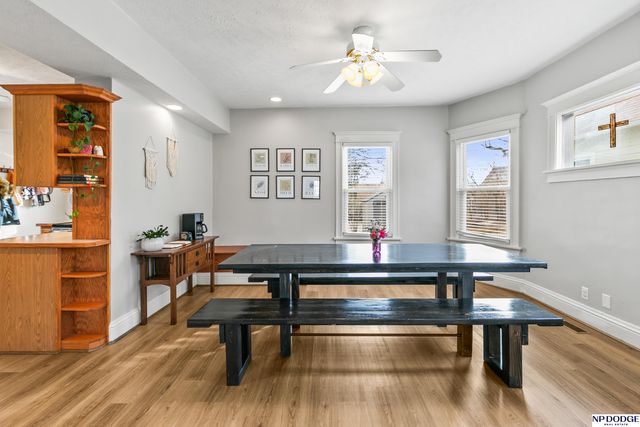 823 S 36th Street, Omaha, NE 68105