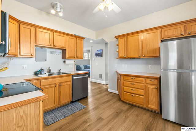 823 S 36th Street, Omaha, NE 68105