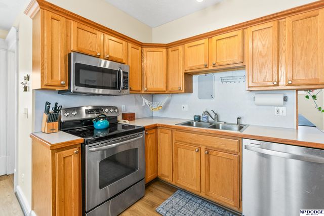 823 S 36th Street, Omaha, NE 68105