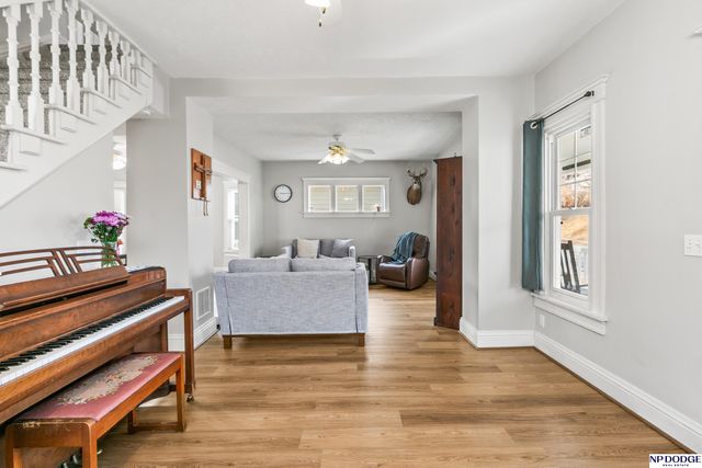 823 S 36th Street, Omaha, NE 68105