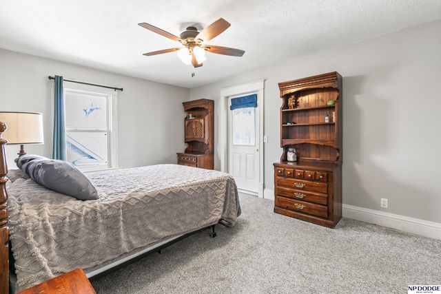 823 S 36th Street, Omaha, NE 68105