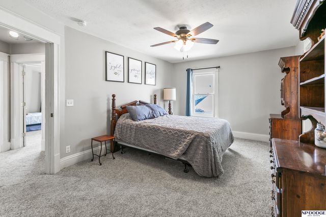 823 S 36th Street, Omaha, NE 68105