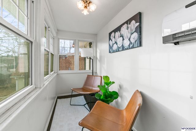 823 S 36th Street, Omaha, NE 68105