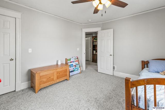 823 S 36th Street, Omaha, NE 68105