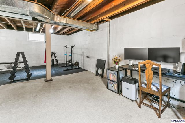 823 S 36th Street, Omaha, NE 68105