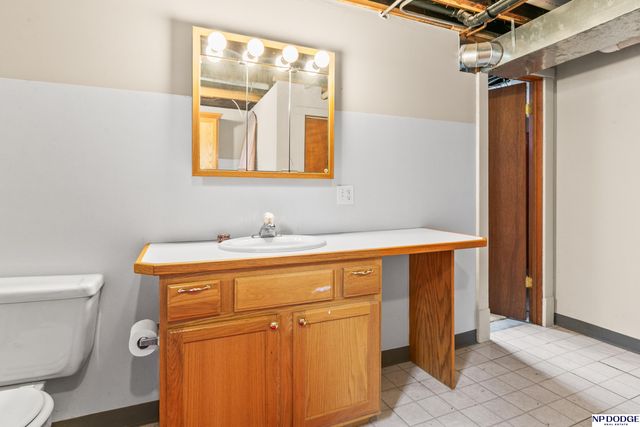 823 S 36th Street, Omaha, NE 68105