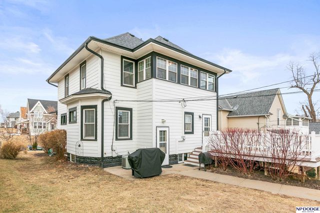 823 S 36th Street, Omaha, NE 68105