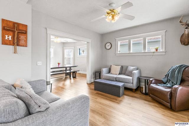 823 S 36th Street, Omaha, NE 68105