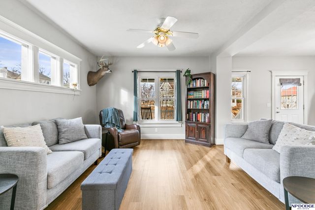 823 S 36th Street, Omaha, NE 68105