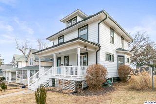 823 S 36th Street, Omaha, NE 68105