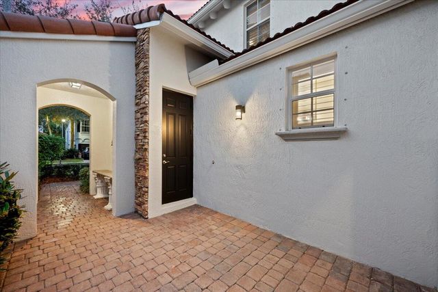 1062 Vintner Boulevard, Palm Beach Gardens, FL 33410