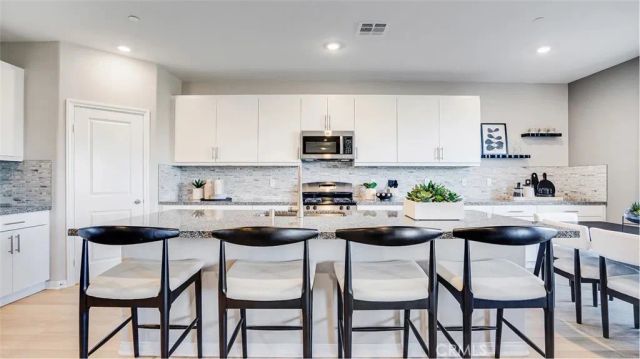 17613 Bassets Street, Hesperia, CA 92345