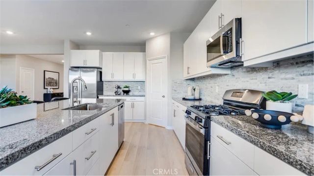 17613 Bassets Street, Hesperia, CA 92345