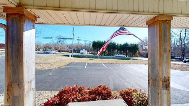 4217 Meadowbrook View Road, Thomasville, NC 27360