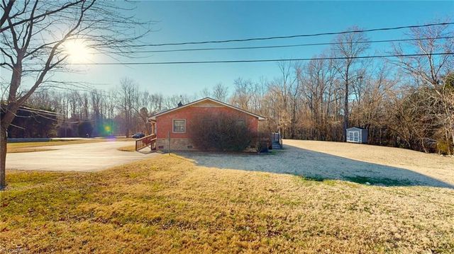 4217 Meadowbrook View Road, Thomasville, NC 27360