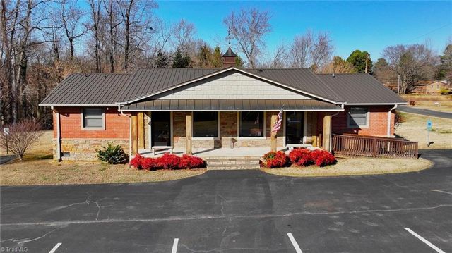 4217 Meadowbrook View Road, Thomasville, NC 27360