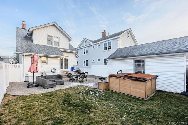 152 Rockaway Parkway, Valley Stream, NY 11580