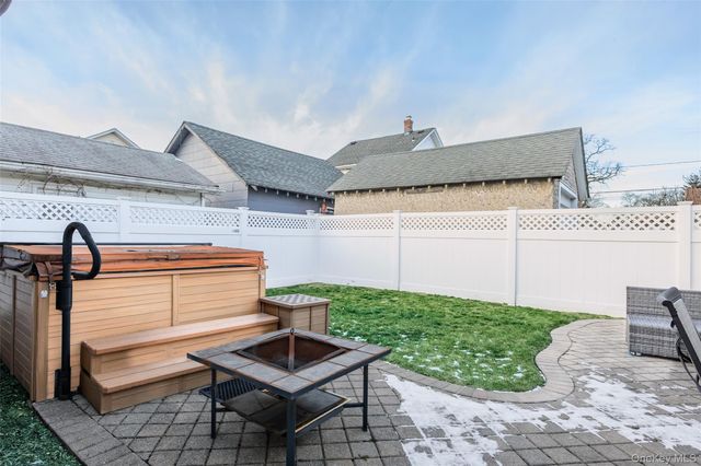 152 Rockaway Parkway, Valley Stream, NY 11580