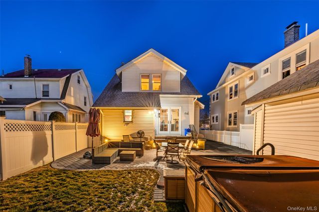 152 Rockaway Parkway, Valley Stream, NY 11580