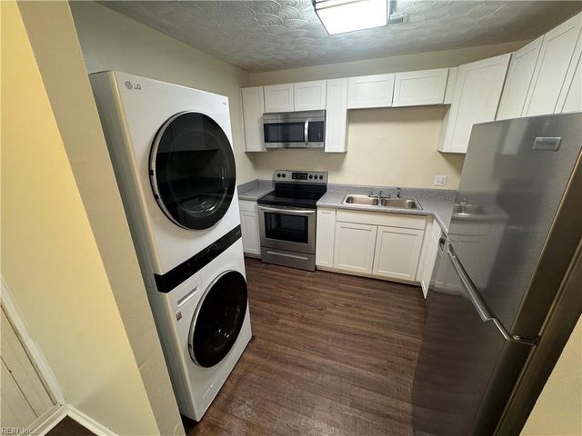 1211 3rd ST, Hampton, VA 23661