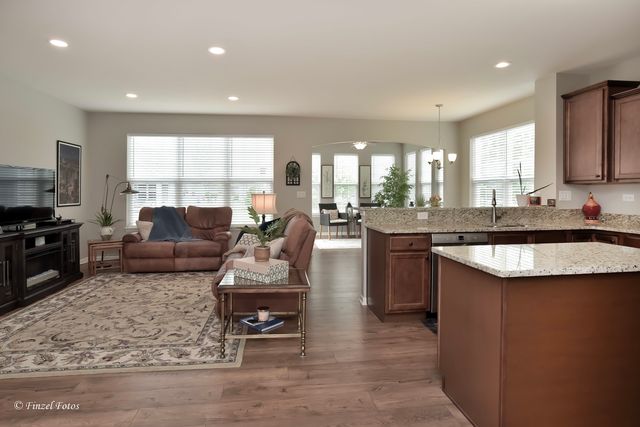 980 Prescott Lane, Pingree Grove, IL 60140