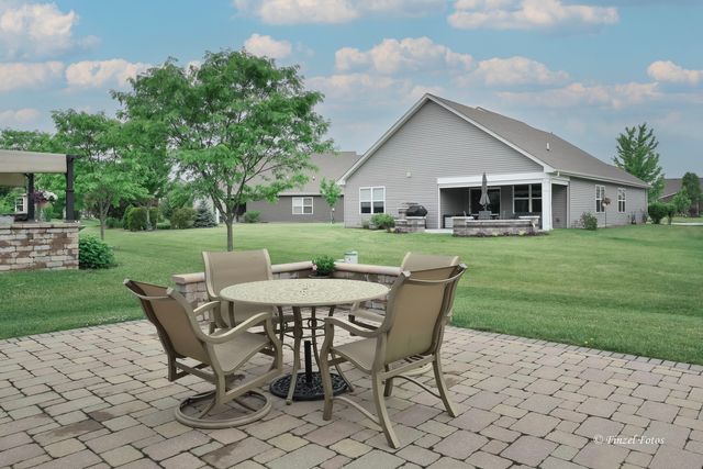 980 Prescott Lane, Pingree Grove, IL 60140
