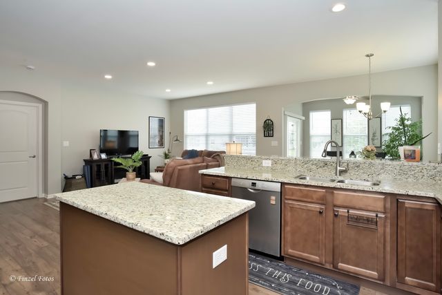 980 Prescott Lane, Pingree Grove, IL 60140