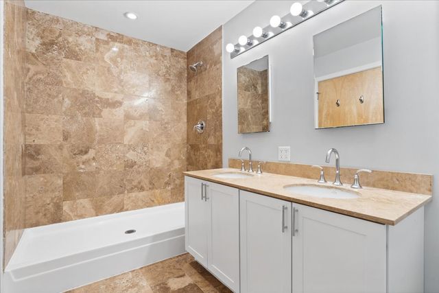 1224 W VAN BUREN Street 809, Chicago, IL 60607