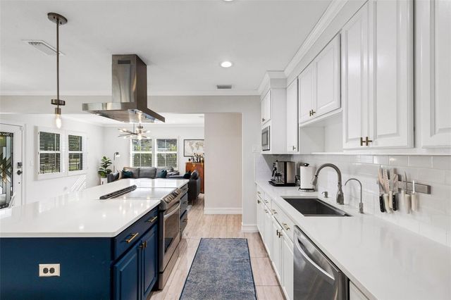 2914 W LAKE AVENUE, Tampa, FL 33607