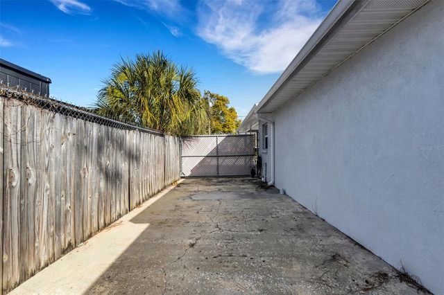 2914 W LAKE AVENUE, Tampa, FL 33607