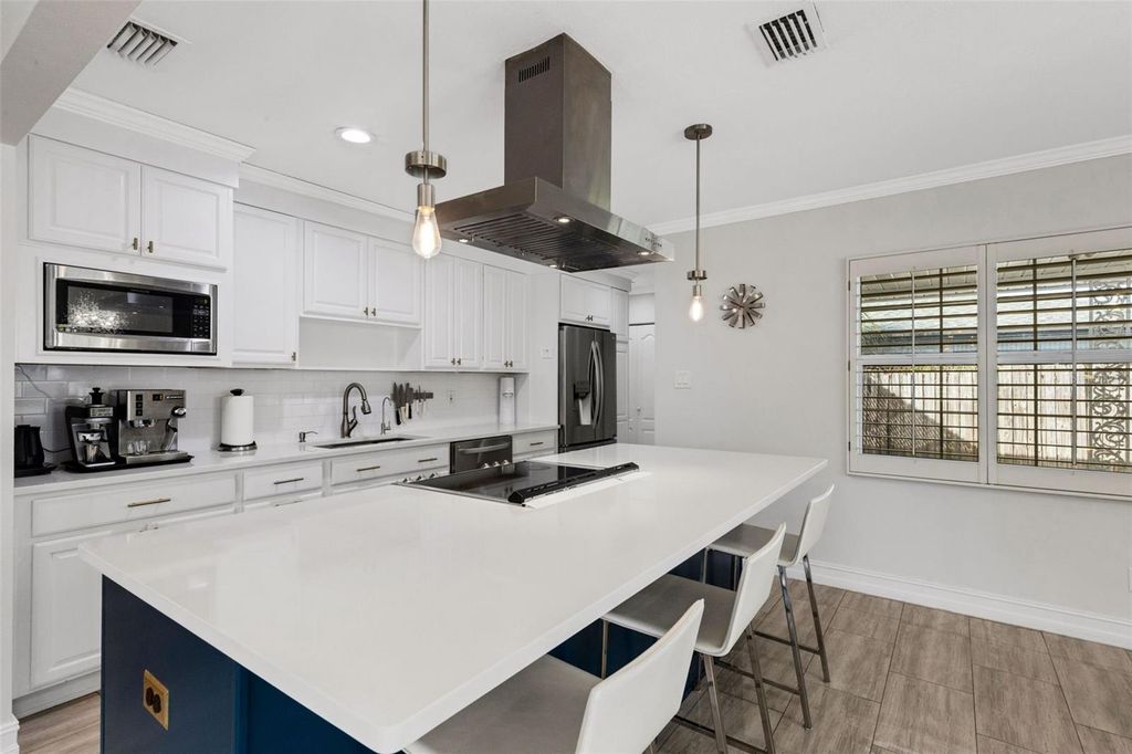 2914 W LAKE AVENUE, Tampa, FL 33607