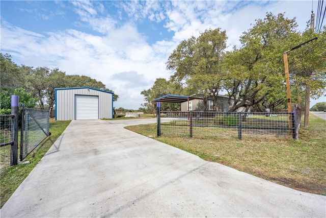 1511 Monkey Rd, Rockport, TX 78382