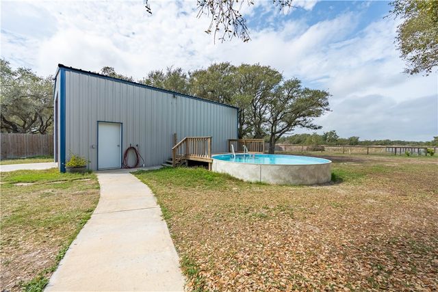 1511 Monkey Rd, Rockport, TX 78382