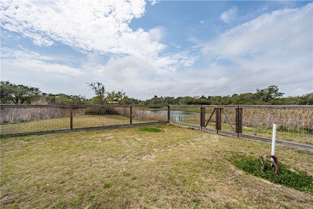 1511 Monkey Rd, Rockport, TX 78382