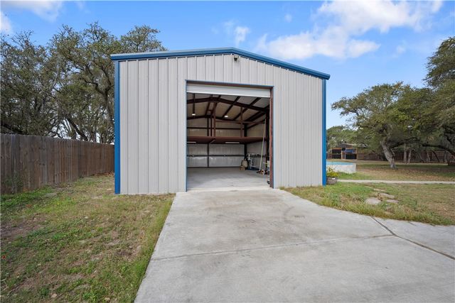 1511 Monkey Rd, Rockport, TX 78382