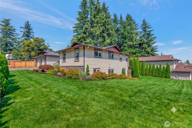 18804 64th Avenue NE, Kenmore, WA 98028