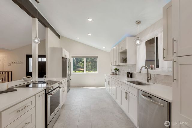 18804 64th Avenue NE, Kenmore, WA 98028