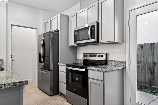7000 Santa Venetia Pl, Roseville, CA 95747