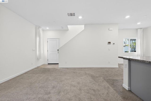 7000 Santa Venetia Pl, Roseville, CA 95747
