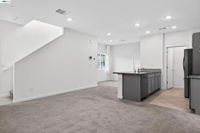7000 Santa Venetia Pl, Roseville, CA 95747